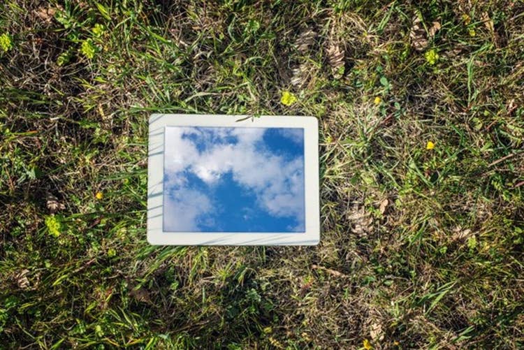 Tablet_Cloud_Reflection_low.jpg