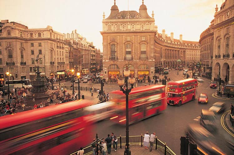 Downtown_London_Busses_low.jpg